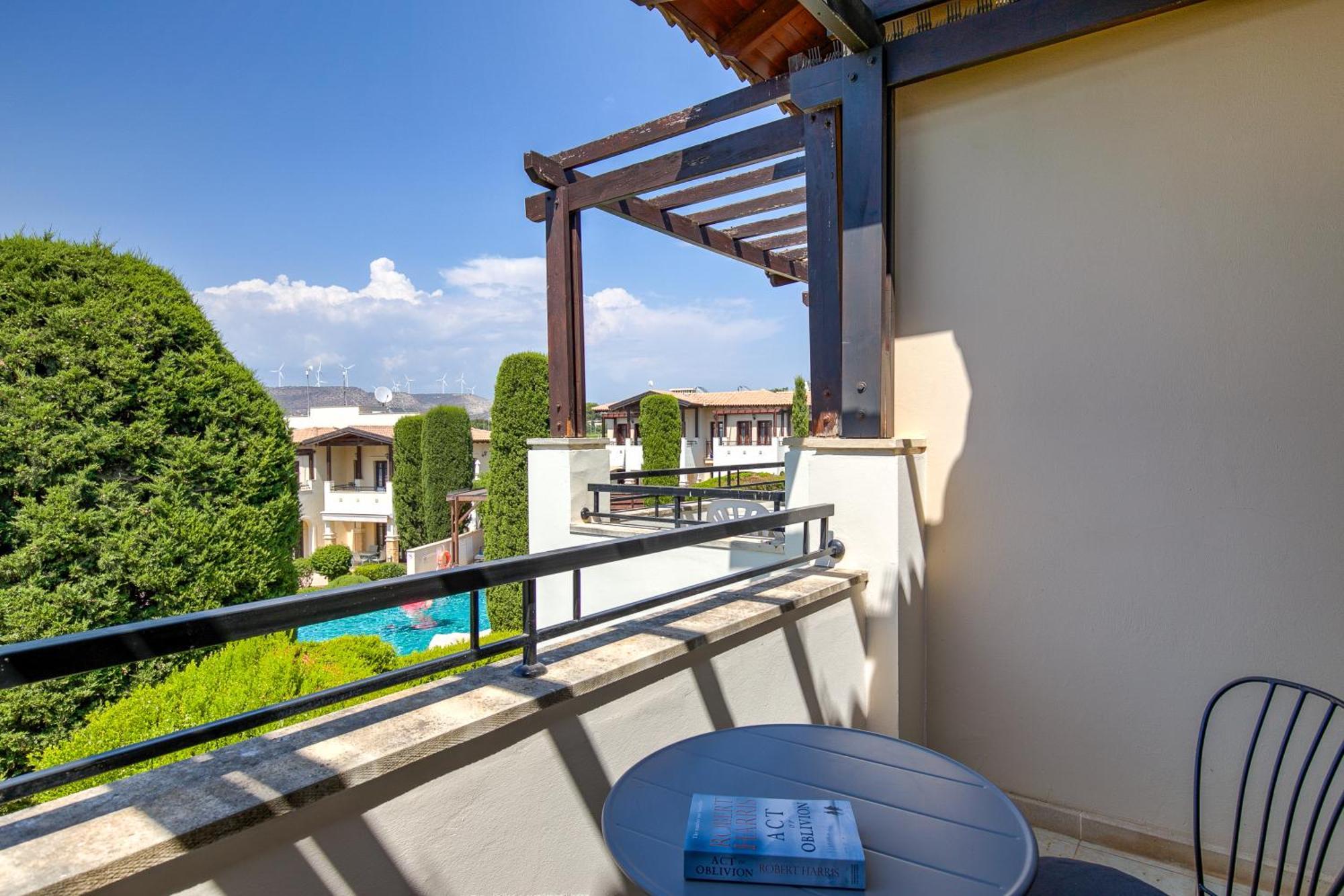 2 Bedroom Apartment Chloe With Communal Pool, Aphrodite Hills Resort Куклия Экстерьер фото