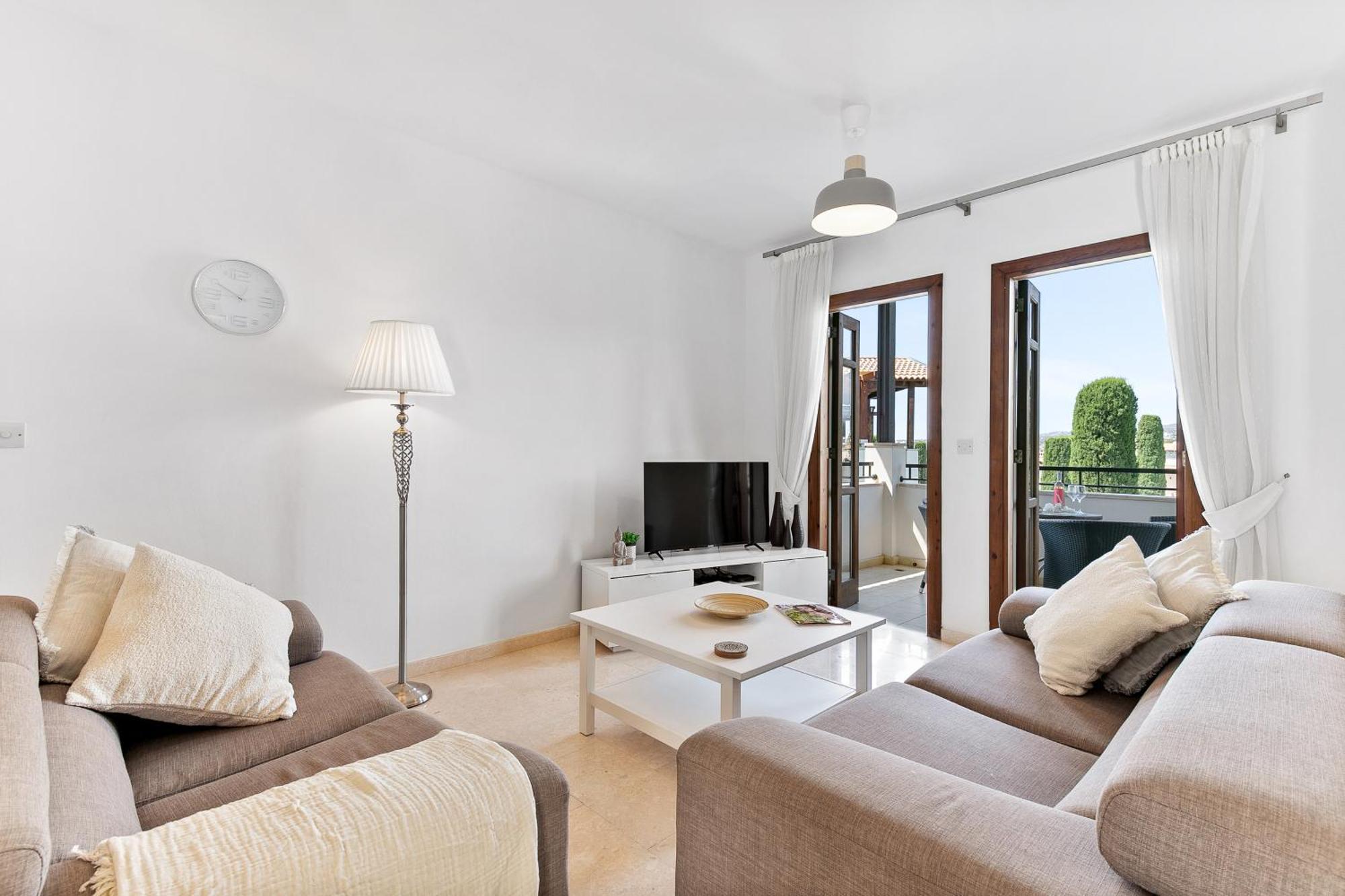 2 Bedroom Apartment Chloe With Communal Pool, Aphrodite Hills Resort Куклия Экстерьер фото