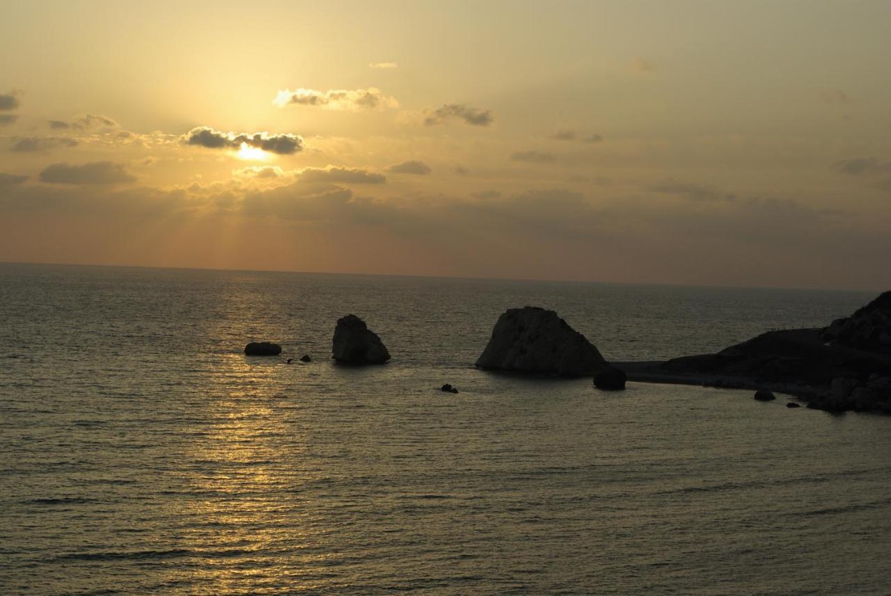 2 Bedroom Apartment Chloe With Communal Pool, Aphrodite Hills Resort Куклия Экстерьер фото